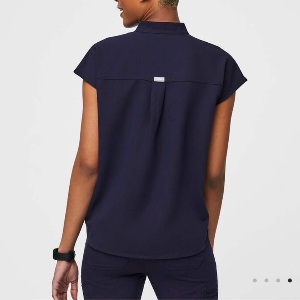 Figs scrub top